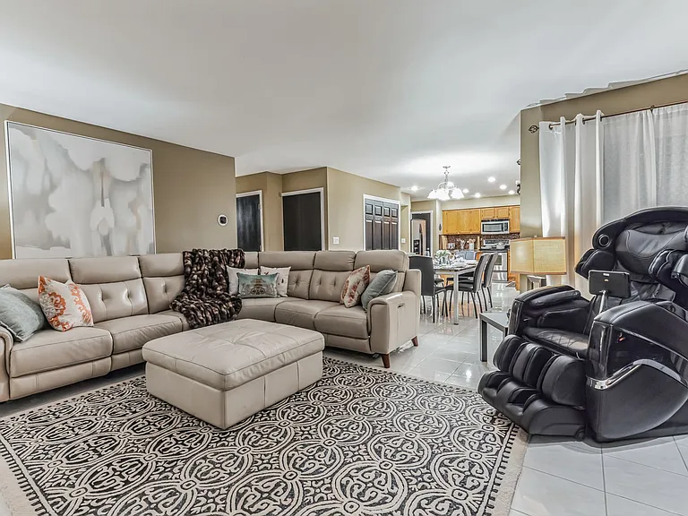 324 Chesapeake Ln — Photo 10