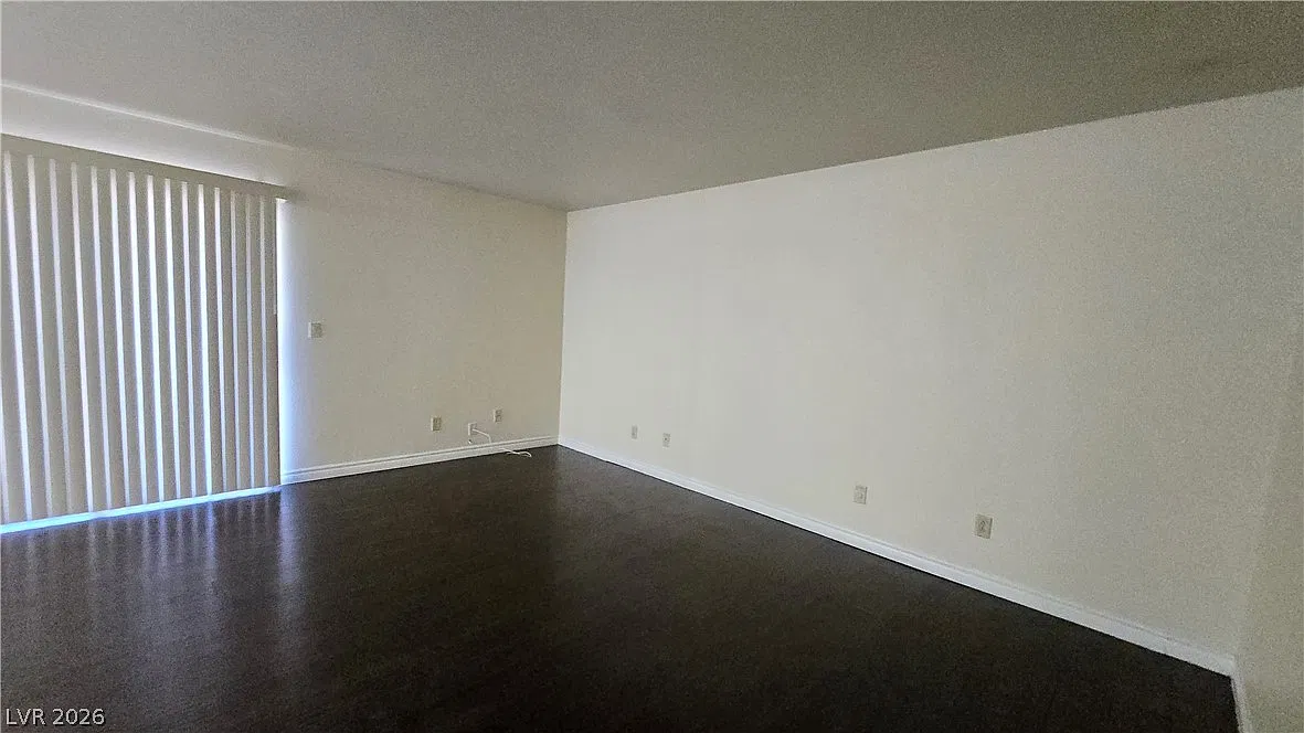 2 bed, 2.0 bath, 978 sqft, $1,300 — Photo 3