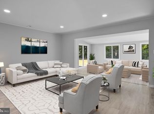 64 Goldenridge Dr, Levittown, PA 19057