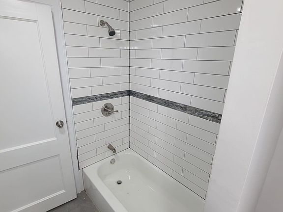 3rd image of 1321 Spruce St APT 3E