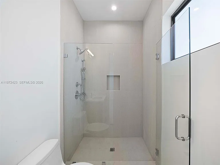 5718 Ashwood Cir W — Photo 88
