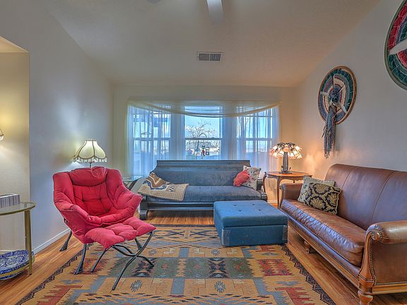 4th image of 6841 Augusta Hills Dr NE