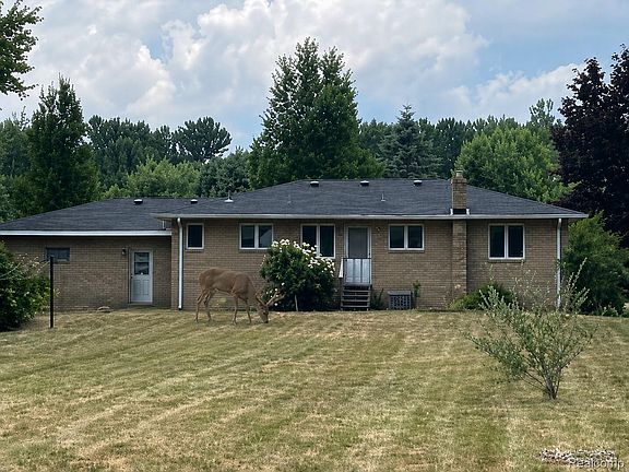 2nd image of 10089 Coldwater Rd