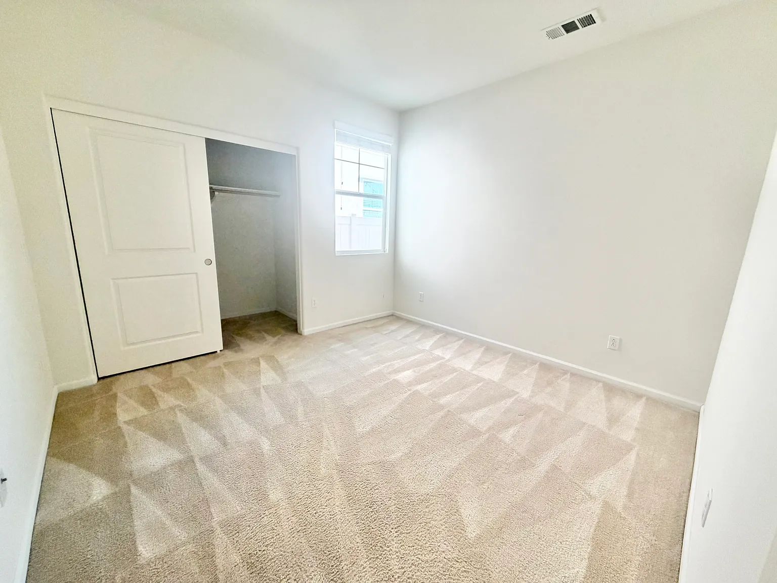 5 bed, 2805 sqft, $3,850 — Photo 4