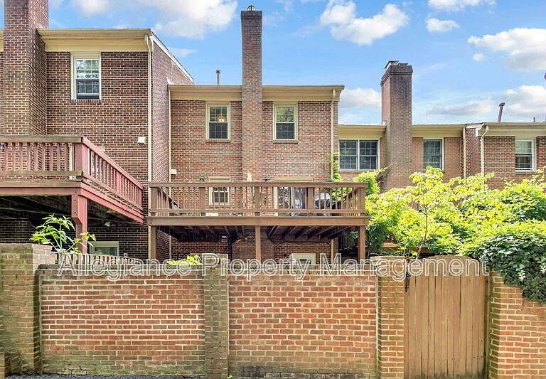 6861 Williamsburg Pond Ct — Photo 34