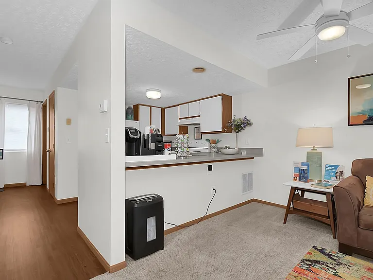 Oak Bend Commons — Photo 9