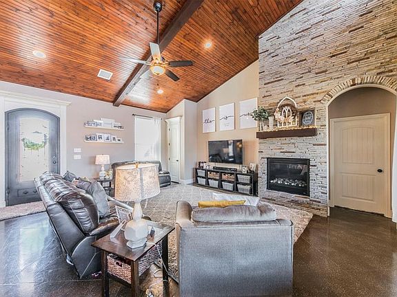 5th image of 901 Joshua Ct
