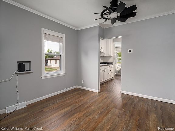 2nd image of 26616 Hampden St