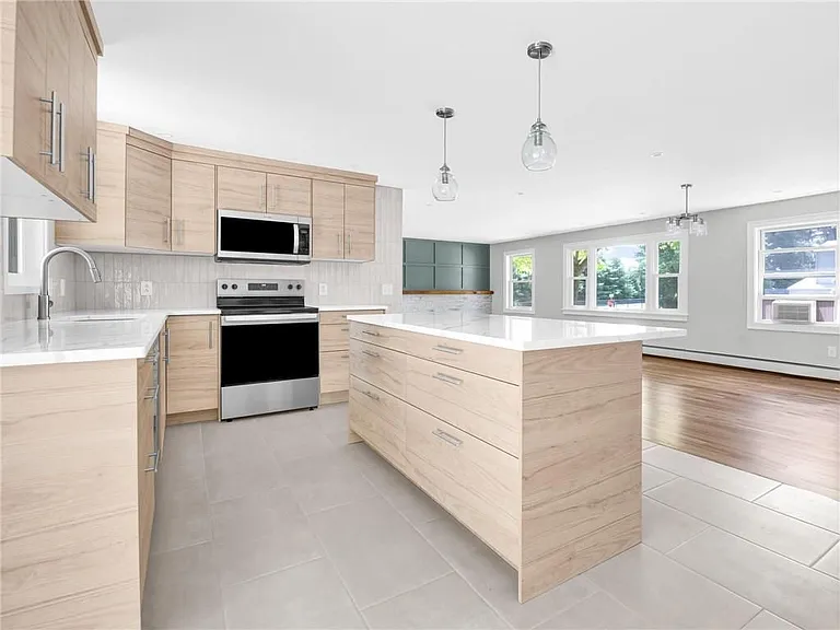 7 Jay Dr — Photo 11