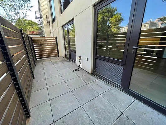 Rented by Tapiro Realty | media 45