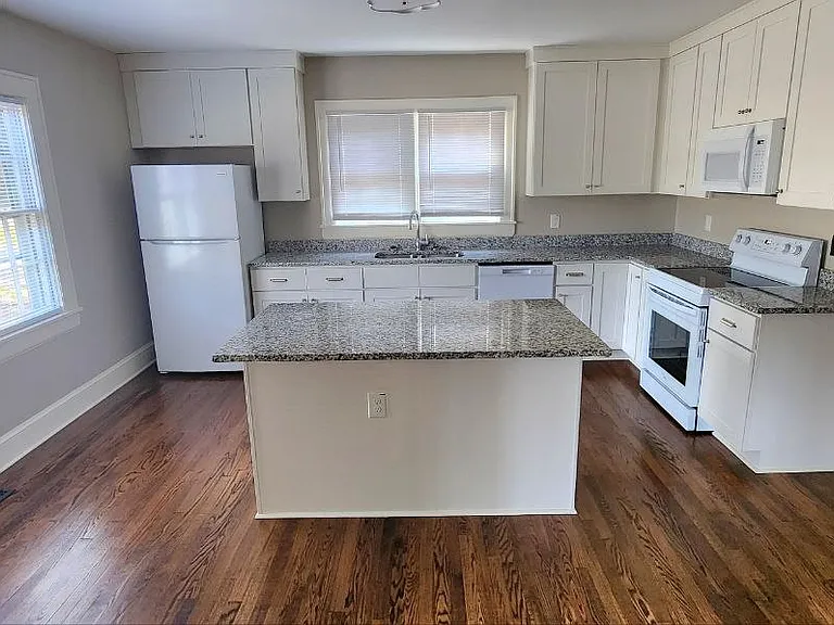 402 W Academy St — Photo 4