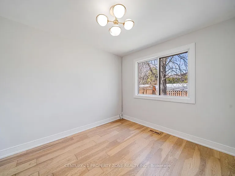 203 Toynbee Trl — Photo 27