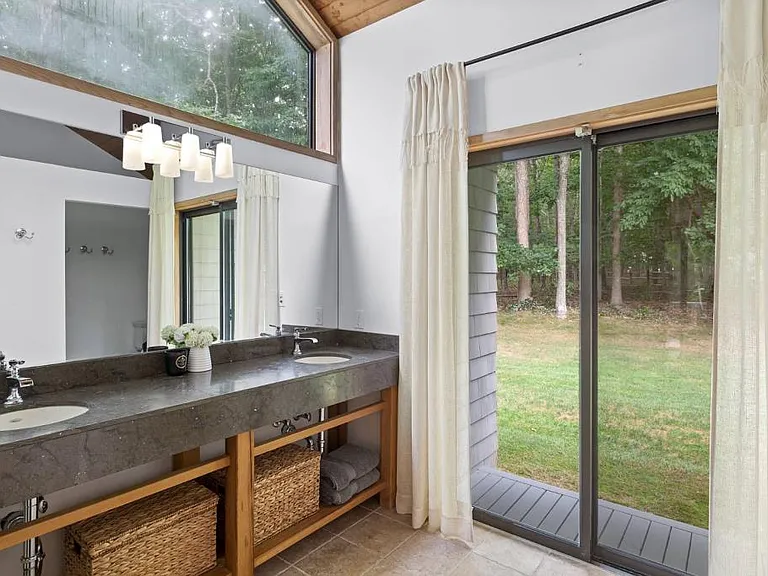 749 Edge Of Woods Rd — Photo 8