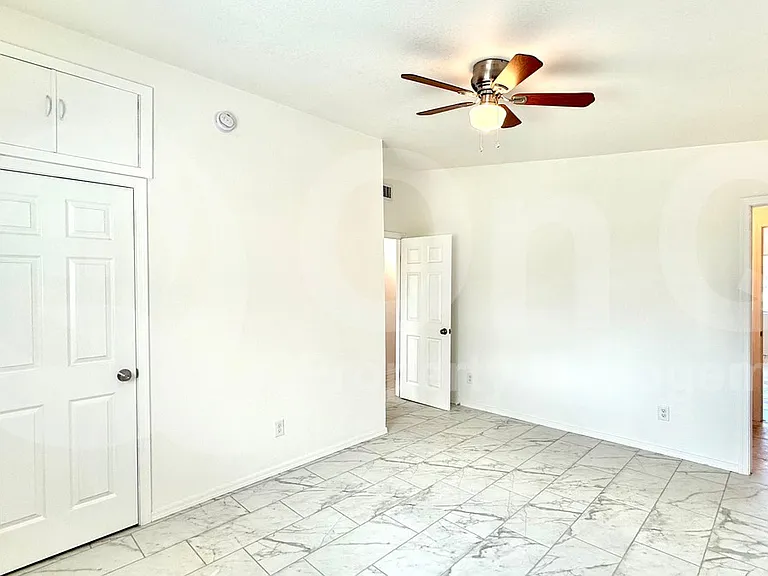 741 E Erie St #1 — Photo 10