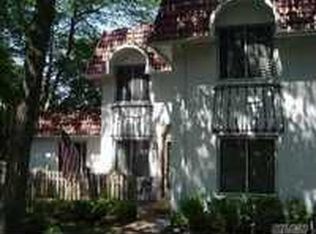 330 Clubhouse Ct, Coram, NY
