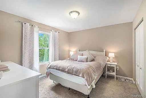 1002 Waters Edge Ln — Photo 9