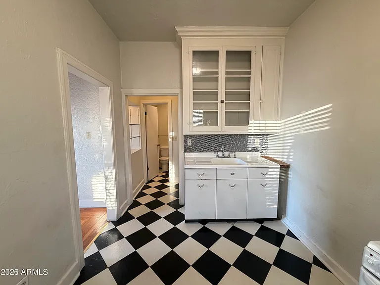 902 E Palm Ln #8 — Photo 5
