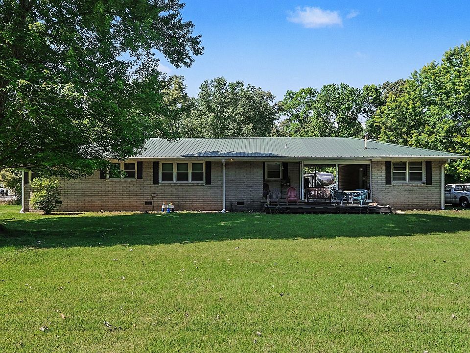 1st image of 190 W Lynn Dr