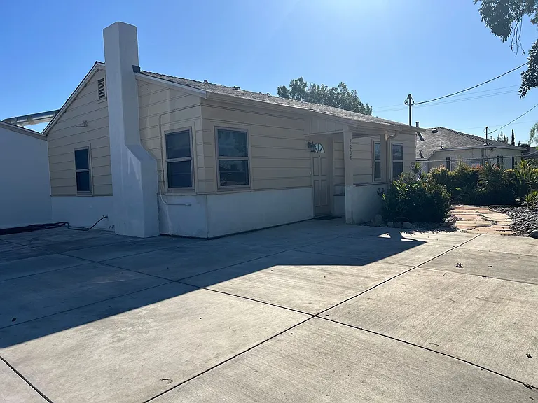 8206 N Wheatland Ave — Photo 2