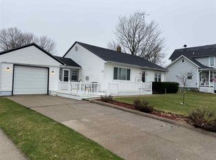 221 W 4th St, Tipton, IA 52772
