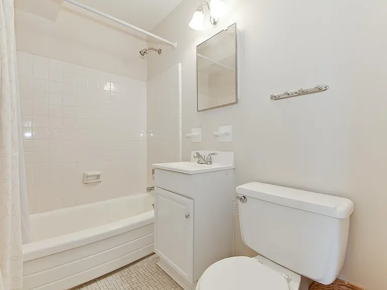 1800 19th St NW #9 — Photo 9