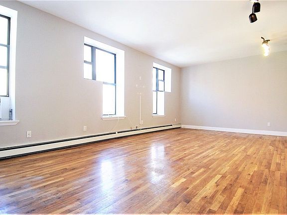 2nd image of 300 W 113th St #31