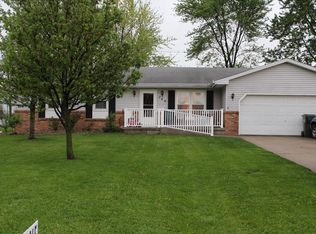 740 Dogwood Dr, Arcola, IL 61910