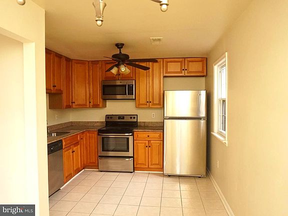 4th image of 1701 E Bancroft Ln #A