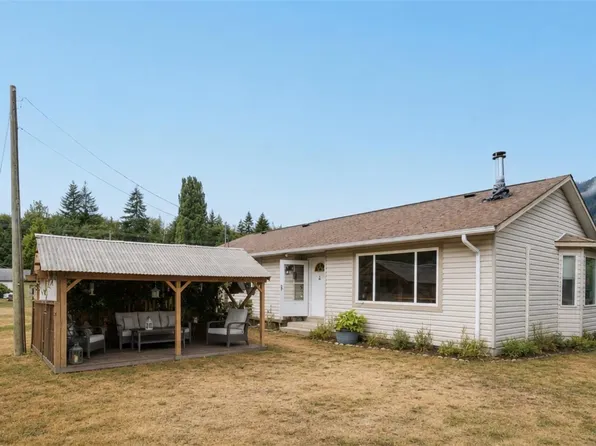 135 Macdonald Rd, Lake Cowichan, BC V0R 2G1
