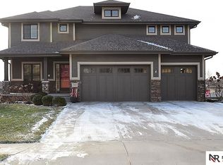 7621 Castle St, Papillion, NE 68046