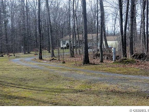 2nd image of 1724 Twin Oaks Dr
