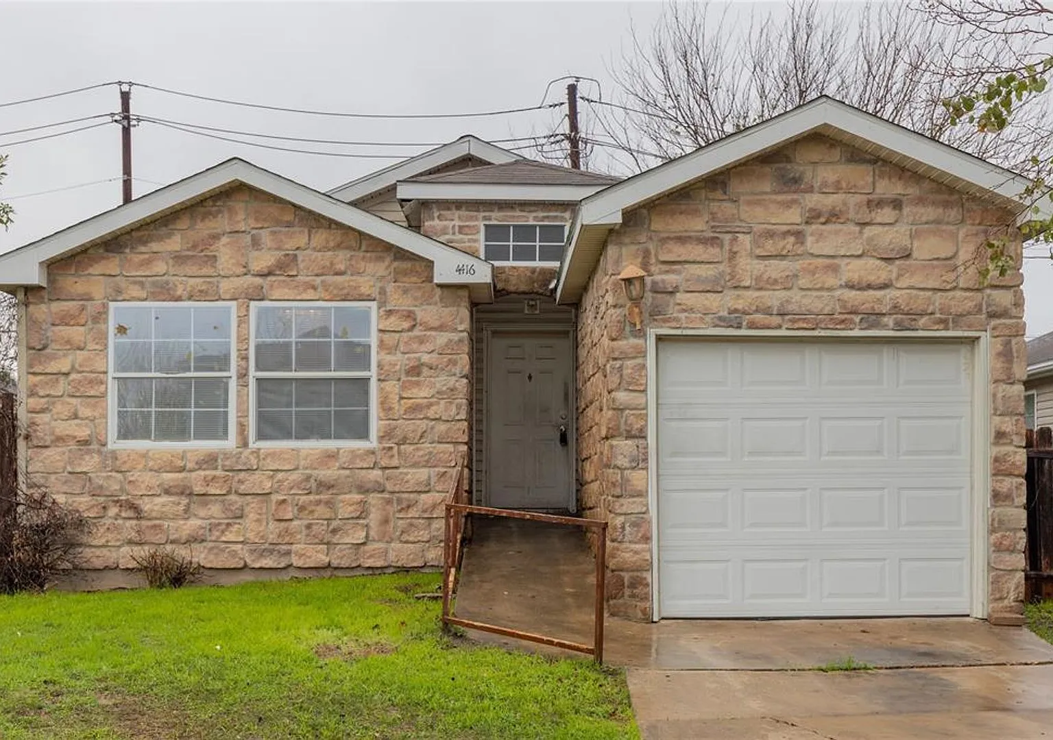 Great Southeast Austin Location! 3 Bed / 2 Bath with Private Back Yard — Photo 1