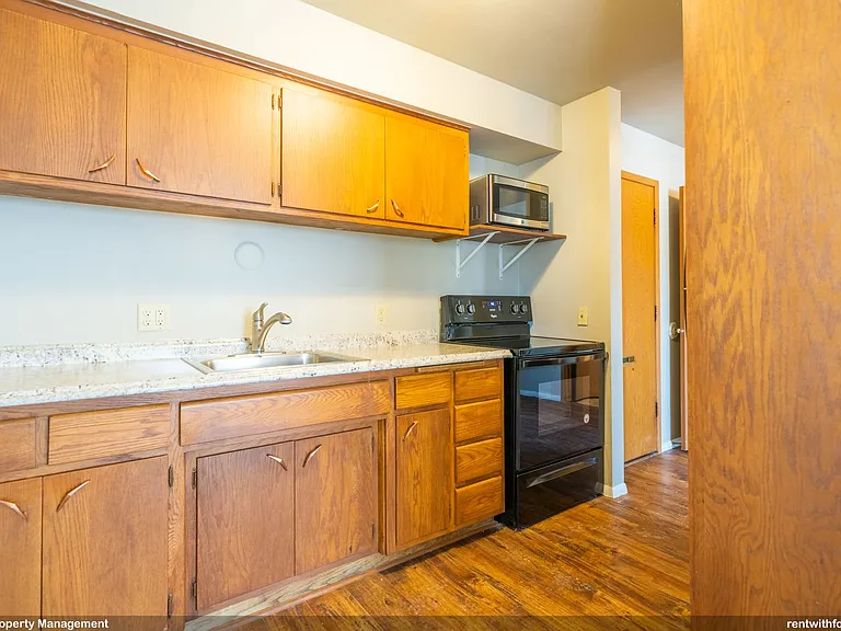 835 Merritt Ave — Photo 2