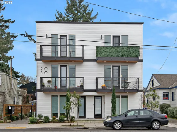 2050 N Killingsworth St #10, Portland, OR 97217