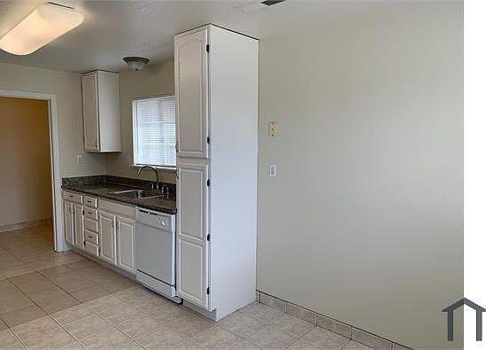4th image of 2105 Manzanita Way #B