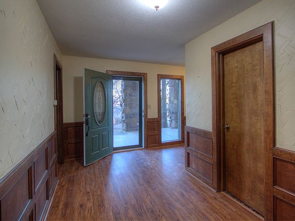 3rd image of 320 Belle Ln