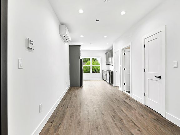 3rd image of 533 Greenwich St APT 3A