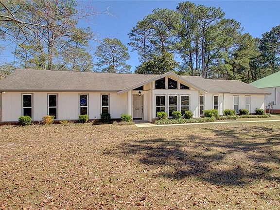 4th image of 3921 Saint Andrews Dr E