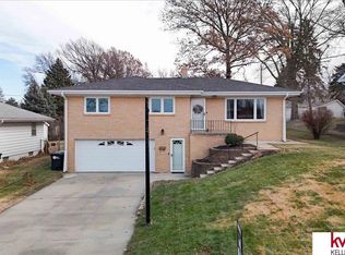 2727 S 49th St, Omaha, NE 68106