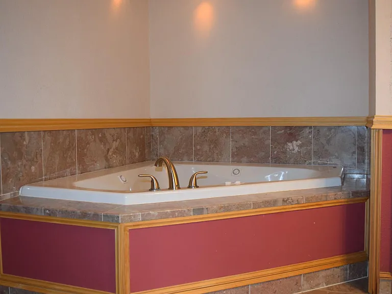 1073 Violet Dr — Photo 7