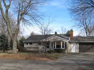 2 Woodruff Dr, Bloomington, IL 61701