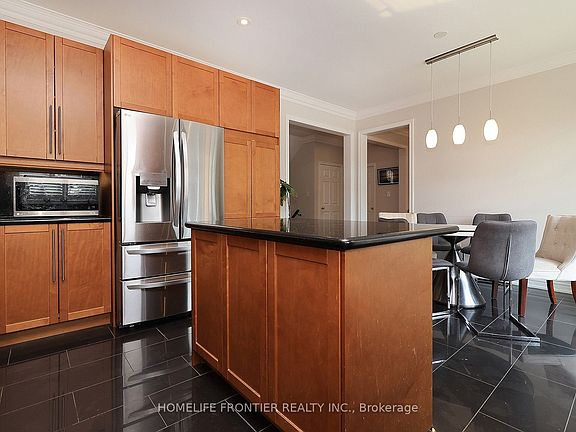 5th image of 56 Twin Hills Cres