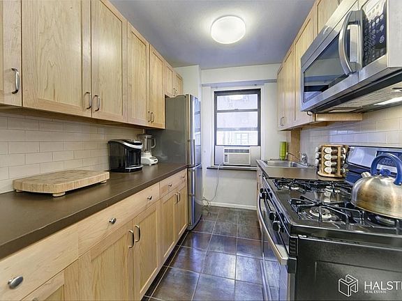 2nd image of 266 E Broadway APT B902