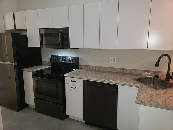 4th image of 124 Trenton St Unit 102