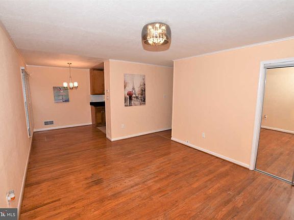 3rd image of 305 Grandin Ave