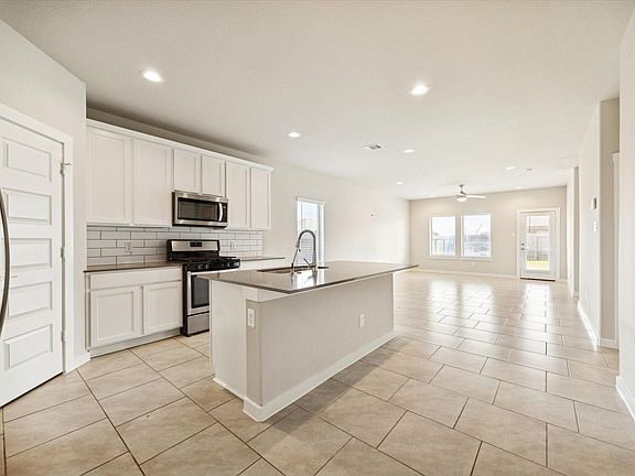 5th image of 7503 Highland Chase Dr