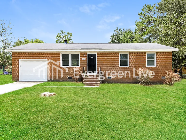 225 Oak Glenn Dr — Photo 1