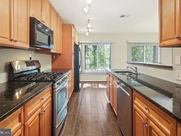 5239 W Running Brook Rd Unit 301, Columbia, MD 21044