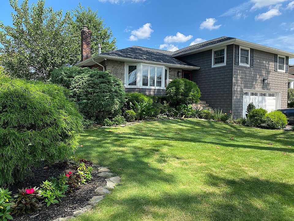 1st image of 884 Edgewood Dr