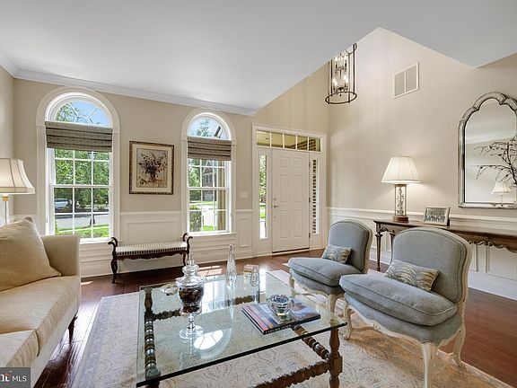 4th image of 77 Elfreths Ct